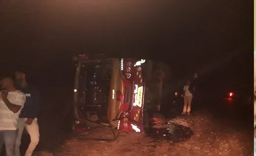 पसरणी घाटात बस उलटून पंधरा जखमी