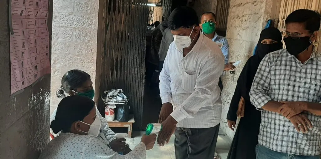 सोलापूर जिल्ह्यात दुपारी 12 पर्यत पदवीधर 20.72 तर शिक्षक मतदारसंघासाठी 35.36 टक्के मतदान