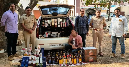 गांधीनगरात चारचाकी गाडीसह २.६१ लाखांची बेकायदेशीर दारु जप्त