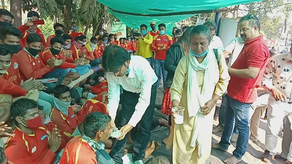 मुख्यमंत्र्यांच्या आश्वासनानंतर जीवरक्षकांचे आमरण उपोषण मागे