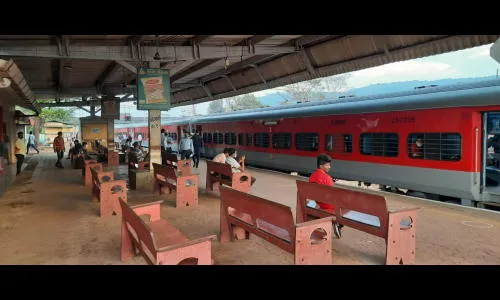 ‘नेत्रावती’च्या इंजिनमध्ये बोगद्यातच बिघाड