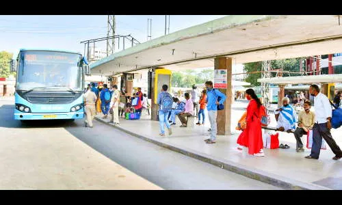 परिवहन कर्मचाऱयांचा संप मागे : बसेस सुरू