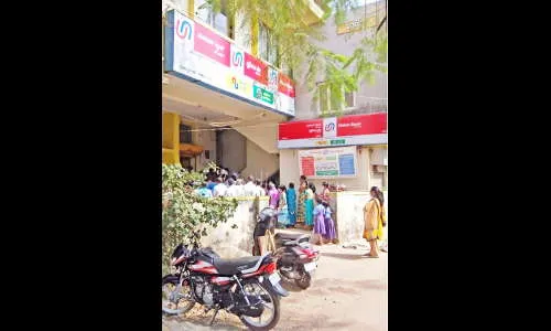 येळ्ळूरमधील युनियन बँकेच्या कारभाराबद्दल नाराजी