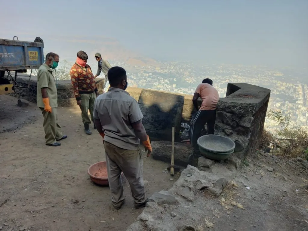 अन पालिकेने स्वच्छ केली ती कचराकुंडी