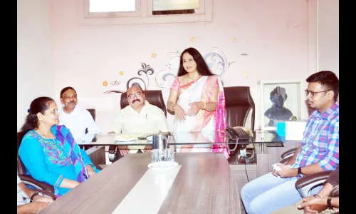 मर्कंटाईल सोसायटीला अंशुमाला पाटील यांची भेट