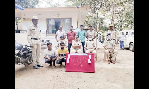 वॉशिंगमशिन दुरुस्तीसाठी आले…अन् लाखांचे दागिने पळविले