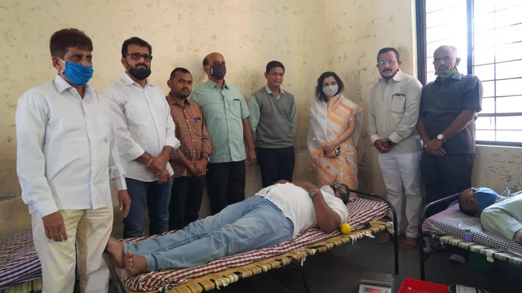 रक्तदानाच्या आवाहनाला कर्तव्य सोशल ग्रुपचा मोठा प्रतिसाद