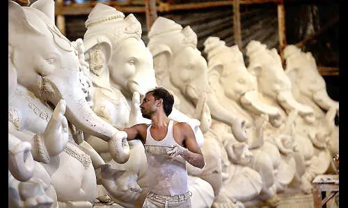 Rain interrupts Ganesh idol work