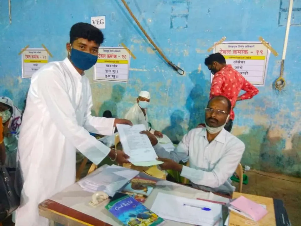 सातारा : ग्रामपंचायत निवडणुकीसाठी अर्ज दाखल करण्यास उडतेय झुंबड