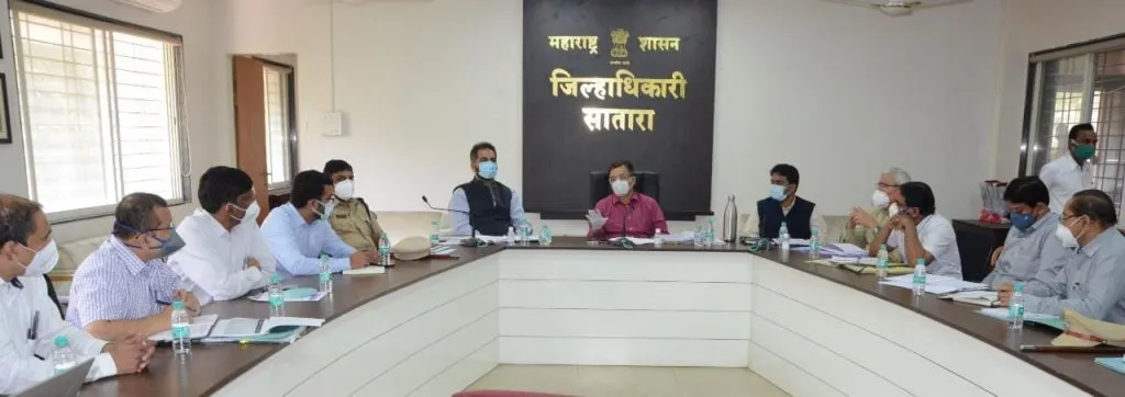 सातारा : कोरोना लस देण्यासंदर्भातील नियोजनाचा डॉ. म्हैसेकरांनी घेतला आढावा