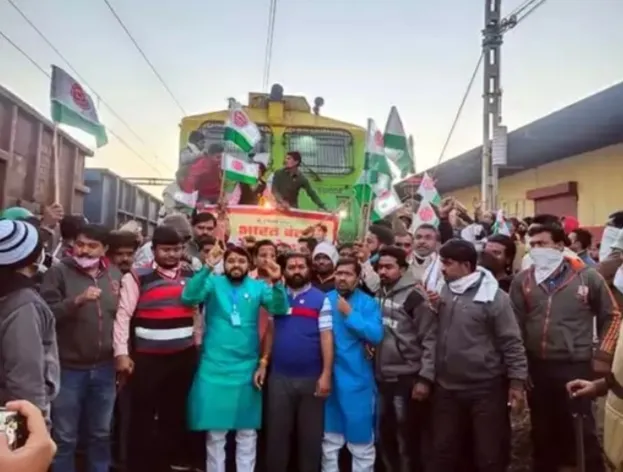 भारत बंदला पहाटेपासून सुरुवात; बुलढाणा, भुवनेश्वरमध्ये ट्रेन्स रोखल्या