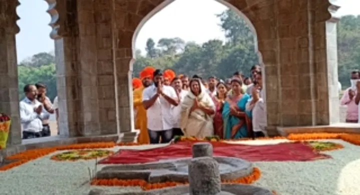 सातारा : श्रीमंत छत्रपती शाहूमहाराज (थोरले) समाधी स्थळाचे लोकार्पण