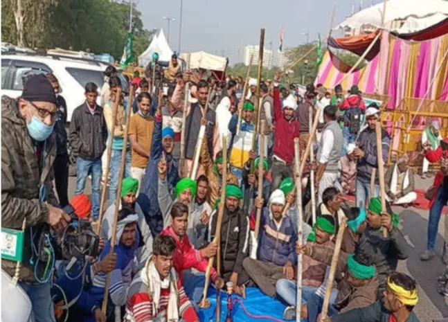 चिल्ला बॉर्डरवर शेतकऱ्यांनी केला ‘चक्का जाम’