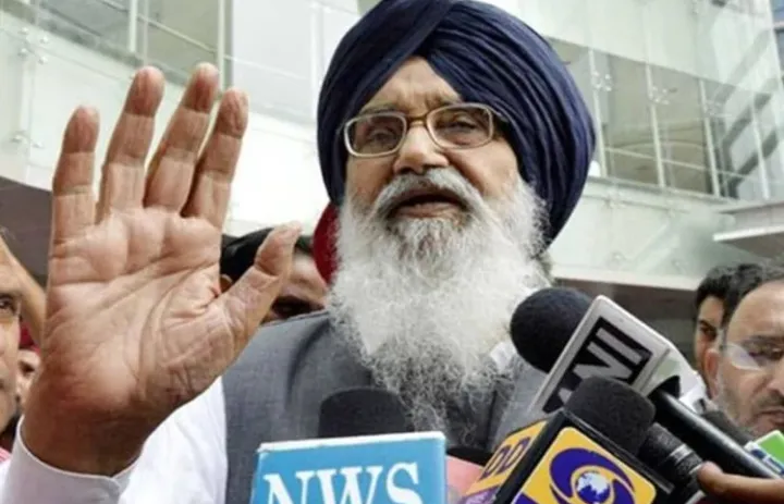 … म्हणून प्रकाश सिंह बादल यांच्याकडून ‘पद्म भूषण’ पुरस्कार परत!