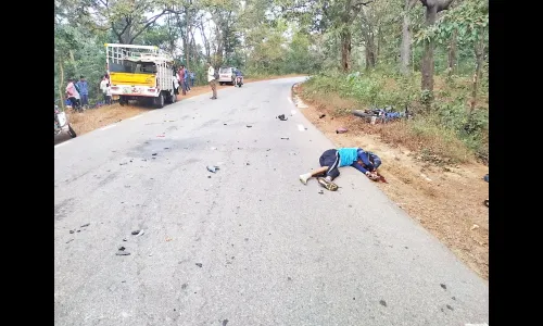 रामनगर धारवाड मार्गावर दुचाकी अपघातात दुचाकी स्वार ठार
