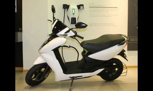 ऍथर एनर्जीने थांबविले पहिल्या मॉडेलचे उत्पादन