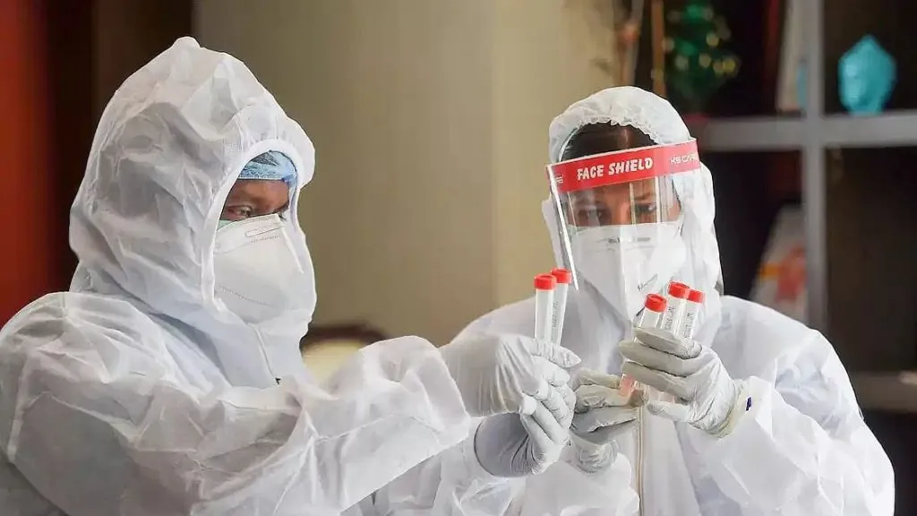 कोविड -१९ बाबत निष्काळजीपणा नको : आरोग्यमंत्री