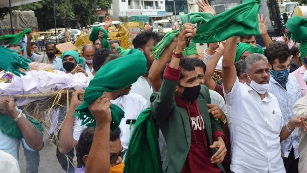 काँग्रेस शेतकऱ्यांना गोंधळात टाकतेय : मंत्री अशोक