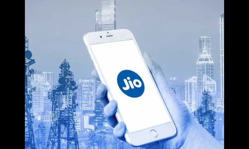 रियलमीच्या मदतीने जिओ स्वस्त स्मार्टफोन्स आणणार