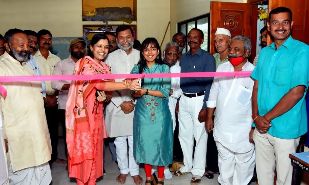 पद्मजा पोळ हिच्या चित्रकृतीच्या भव्य प्रदर्शनाचे उद्घाटन