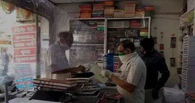 नवीन वर्षाच्या दिनदर्शिका डायऱ्या खरेदीसाठी सांगली बाजारपेठेत गर्दी