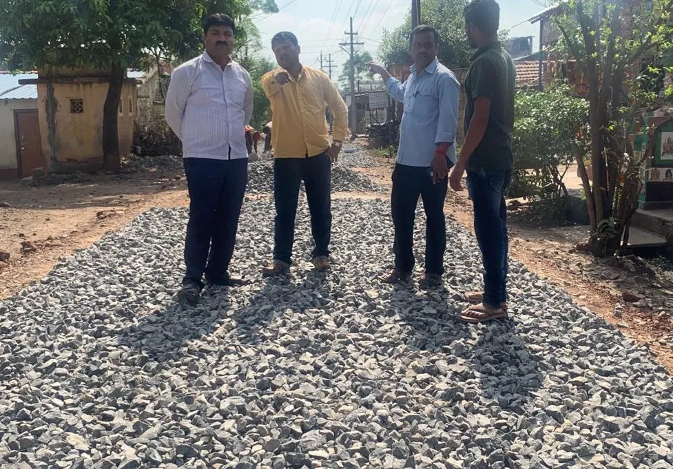 अखेर श्रमिकनगर वसाहत येथील रस्त्यासाचे काम सुरू…