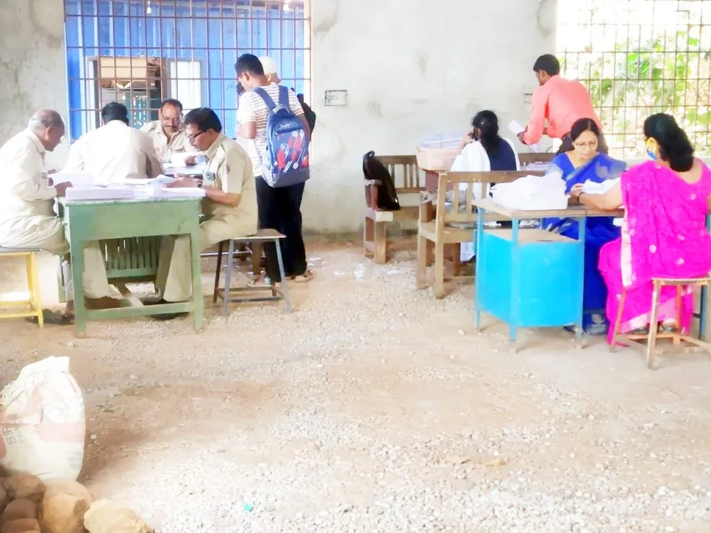 बसपास मिळविण्यासाठी विद्यार्थ्यांची धडपड