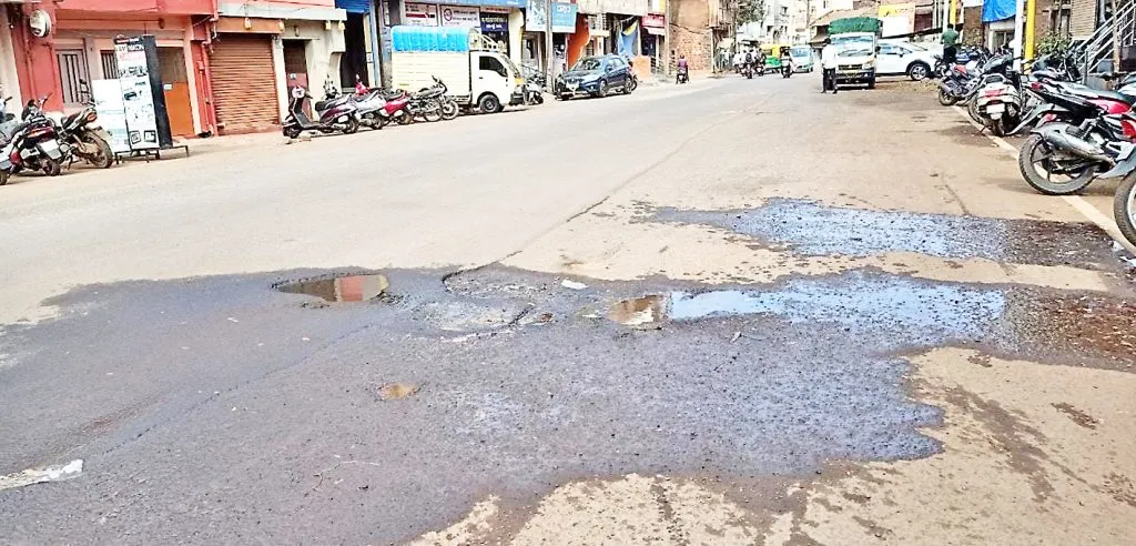 पाटीलगल्लीतील गळतीकडे पाणीपुरवठा मंडळाचा कानाडोळा