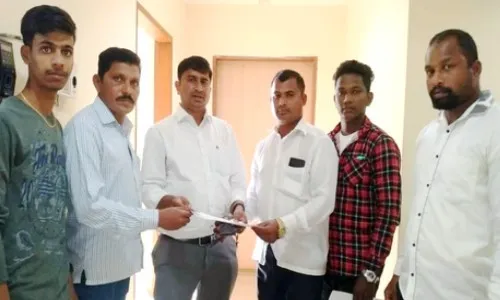 विमानतळामध्ये स्थानिकांना नोकऱया द्या!