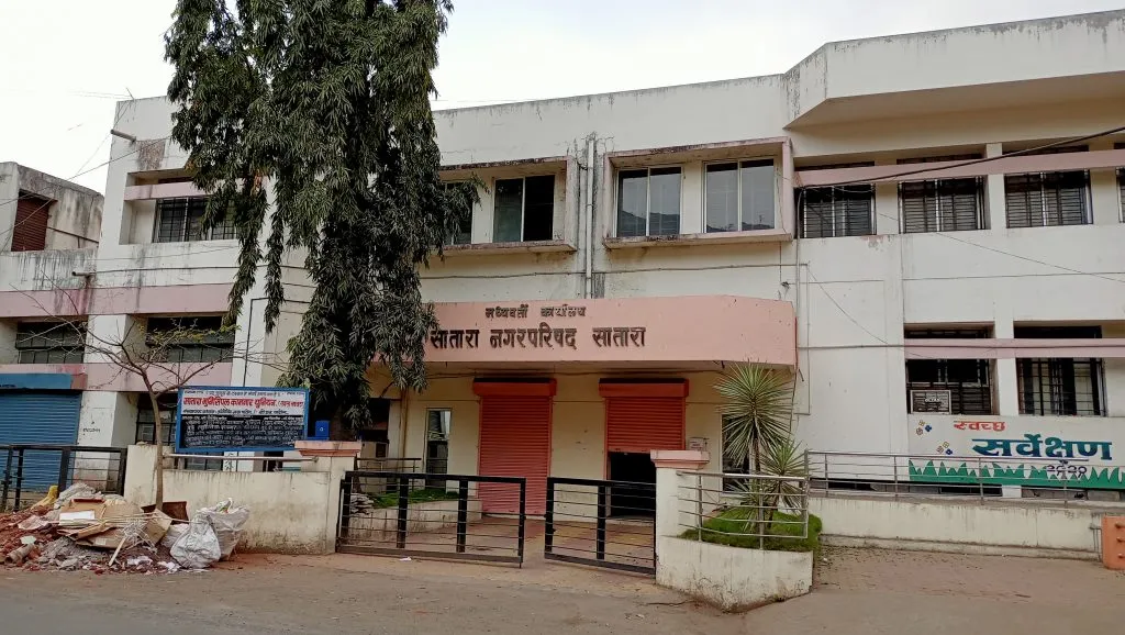 सातारा नगरपालिकेच्या दिव्याखाली अंधार