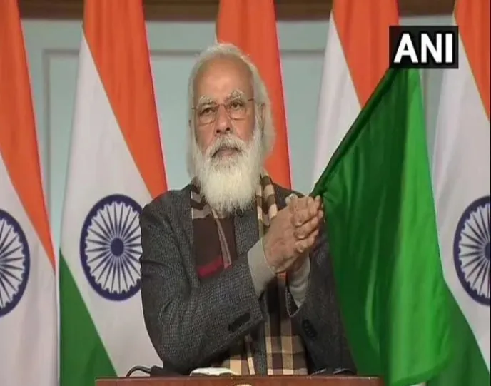 स्टॅच्यू ऑफ यूनिटीला जोडणाऱ्या आठ रेल्वेगाड्यांना मोदींनी दाखवला हिरवा झेंडा