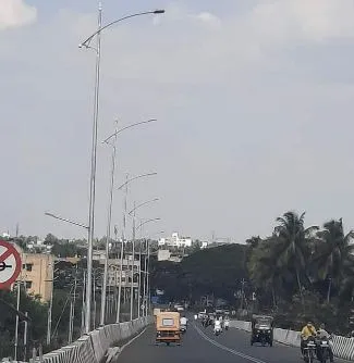 विश्रामबाग रेल्वे उड्डाण पुलावर स्ट्रीट लाईटची सोय