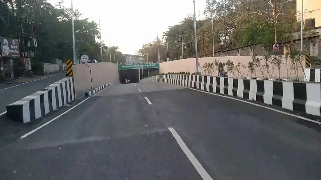 सातारा : ग्रेड सेपरेटरची खा. उदयनराजेंकडून पाहणी