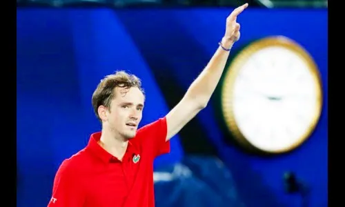 रशियाचा मेदव्हेदेव अंतिम फेरीत