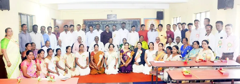 माजी विद्यार्थ्यांकडून येळ्ळूर मराठी शाळेत सुसज्ज ग्रंथालय