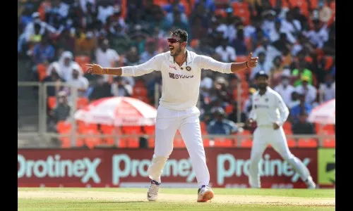 अक्षर-अश्विनसमोर इंग्लंडची दाणादाण!