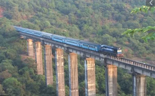 कोकण मार्गावर जनशताब्दी एक्सप्रेस ११ महिन्यांनी रूळावर