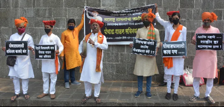 पोवाडयाचा कार्यक्रम करुन शाहिरांचा ‘सविनय कायदेभंग’