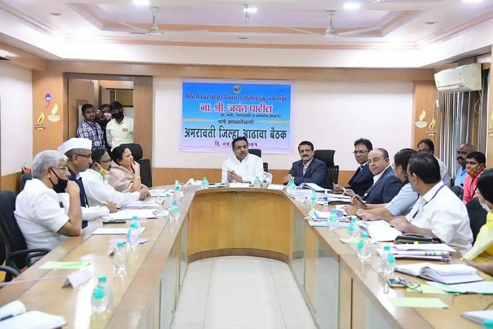 जयंत पाटील यांच्याकडून सिंचन विभागाचा आढावा