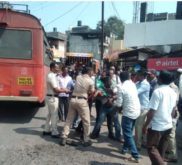 कसबा सांगाव येथे अतिक्रमण हटाव मोहिम सुरु, एकाचा आत्मदहनाचा प्रयत्न