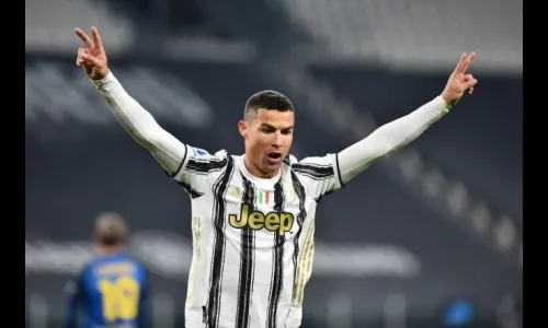 रोनाल्डो आणखी एका पुरस्काराचा मानकरी