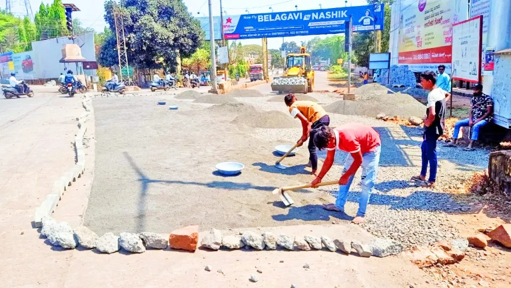 गोगटे सर्कल येथील रस्त्याच्या कामाला सुरुवात केल्याने समाधान