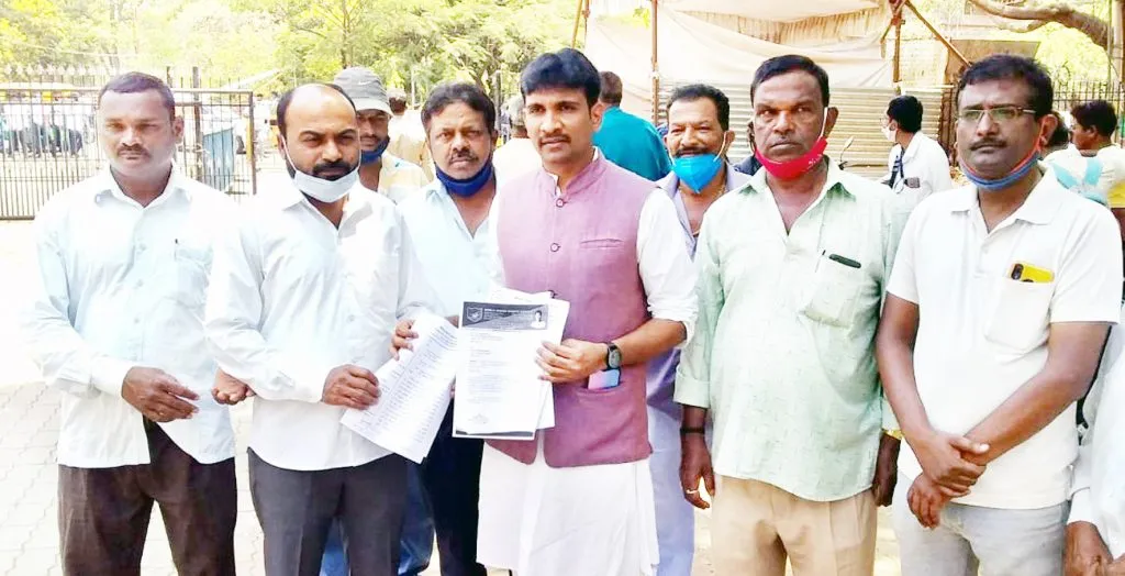 स्मार्ट सिटीमधील प्लंबरची कामे स्थानिकांना द्यावीत