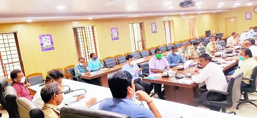 आचारसंहितेचे उल्लंघन झाल्यास कठोर कारवाई करा