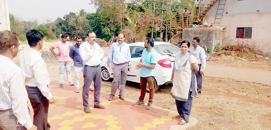 सार्वजनिक बांधकाम खात्याच्या अभियंत्यांची ग्रा.पं.ना भेट