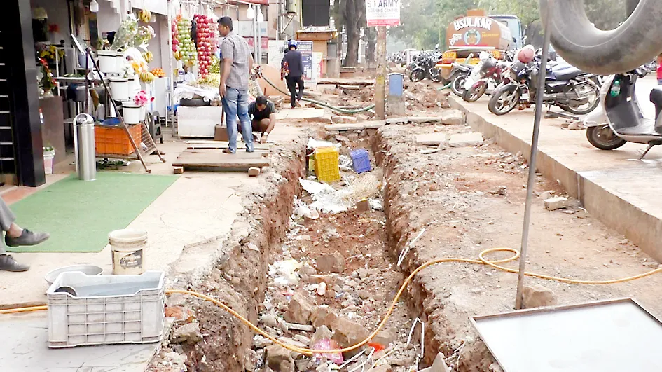 स्मार्ट सिटीच्या कामांचा व्यावसायिकांना फटका