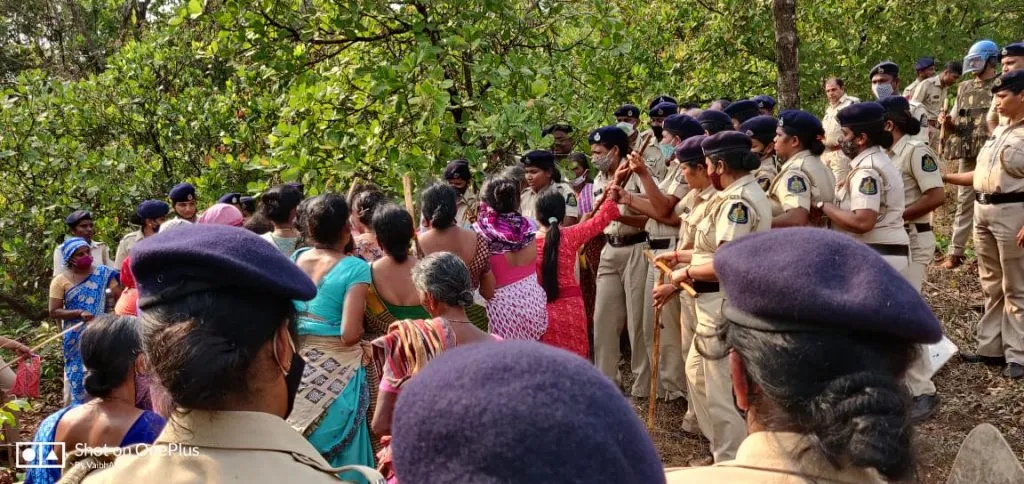 मोपा परिसर धगधगतोय