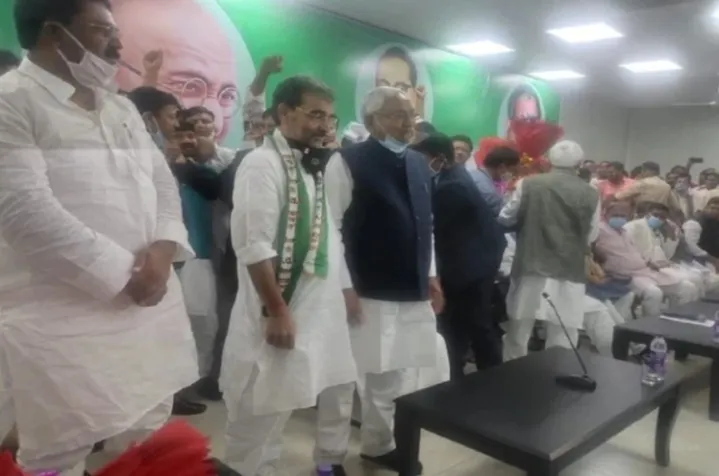 नितीशकुमारांचे हात बळकट; रालोसप जदयूमध्ये विलीन