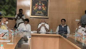 कर्नाटक: महाराष्ट्र, केरळमधून येणाऱ्यांची नकारात्मक आरटी-पीसीआर अहवाल तपासणी वाढवा