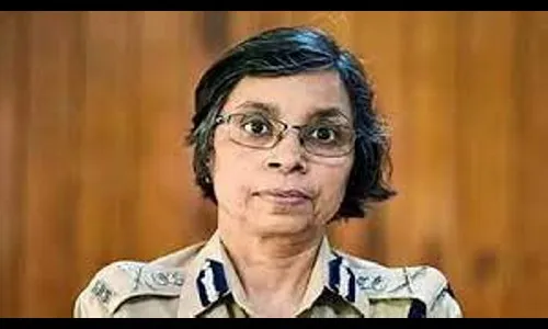 महाराष्ट्रनिष्ठ अधिकाऱयांच्या कमतरतेने बेबंदशाही!